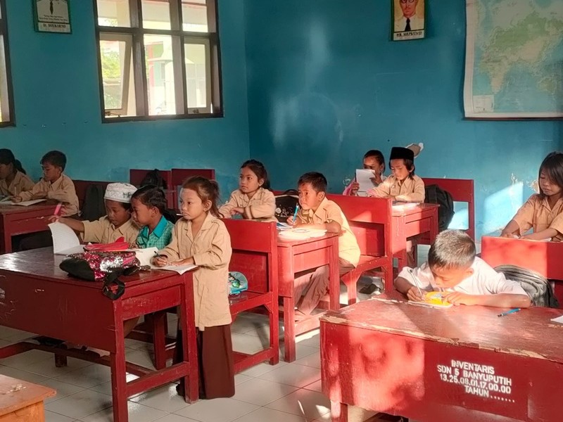 Suasana Pekan Pertama Masuk Sekolah di SD Negeri 5 Banyuputih