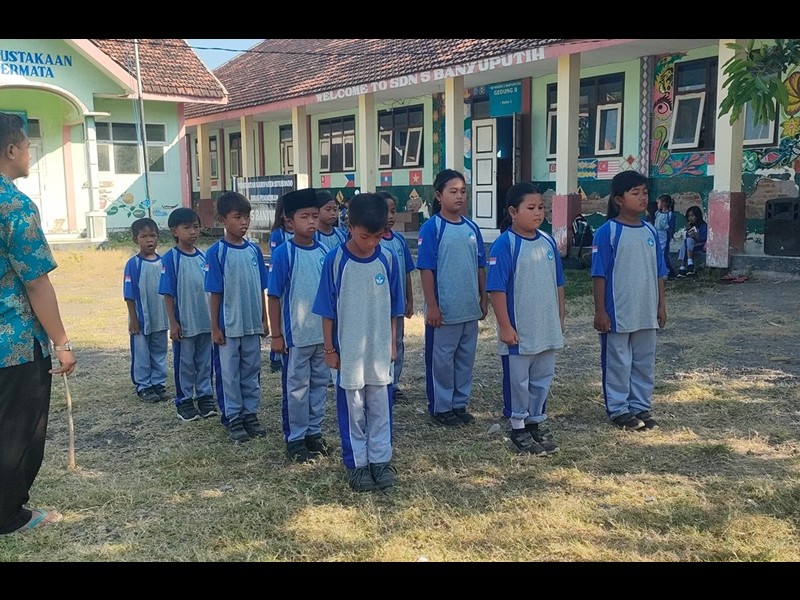 Semangat Latihan Gerak Jalan Siswa SD Negeri 5 Banyuputih Sambut Bulan Kemerdekaan