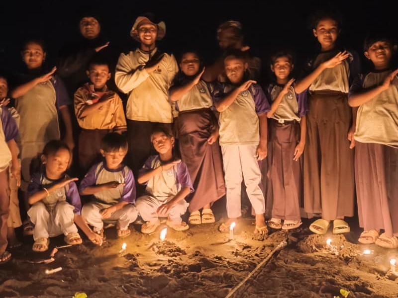 Tutup Semester dengan Khidmat, SDN 5 Banyuputih Gelar Renungan Malam Pramuka