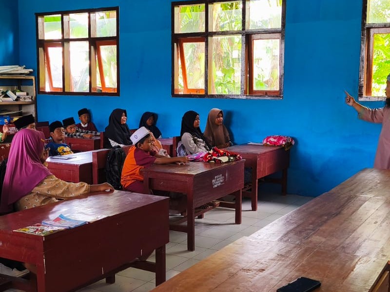 Hari Pertama Masuk Sekolah di Bulan Ramadhan, Siswa SD Negeri 5 Banyuputih Tetap Semangat