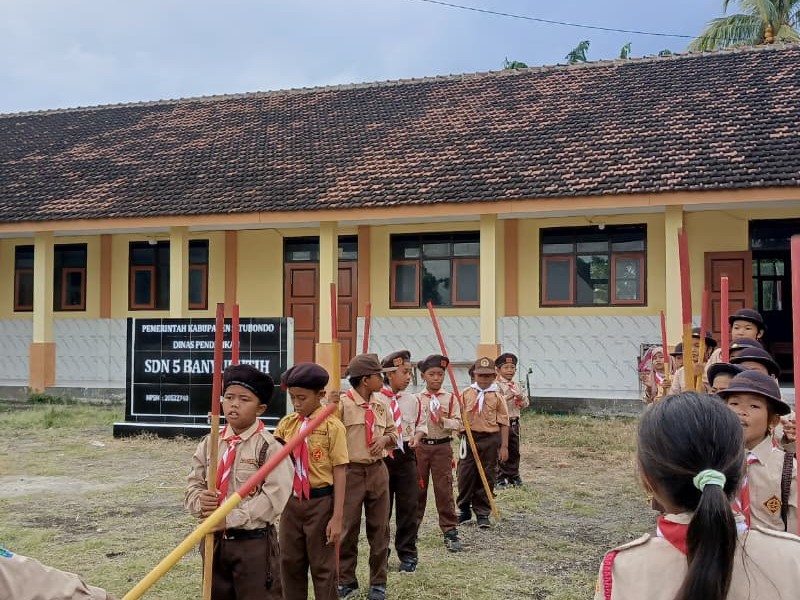 Tanamkan Karakter Disiplin, Siswa SDN 5 Banyuputih Antusias Ikuti Kegiatan Perkemahan Pramuka