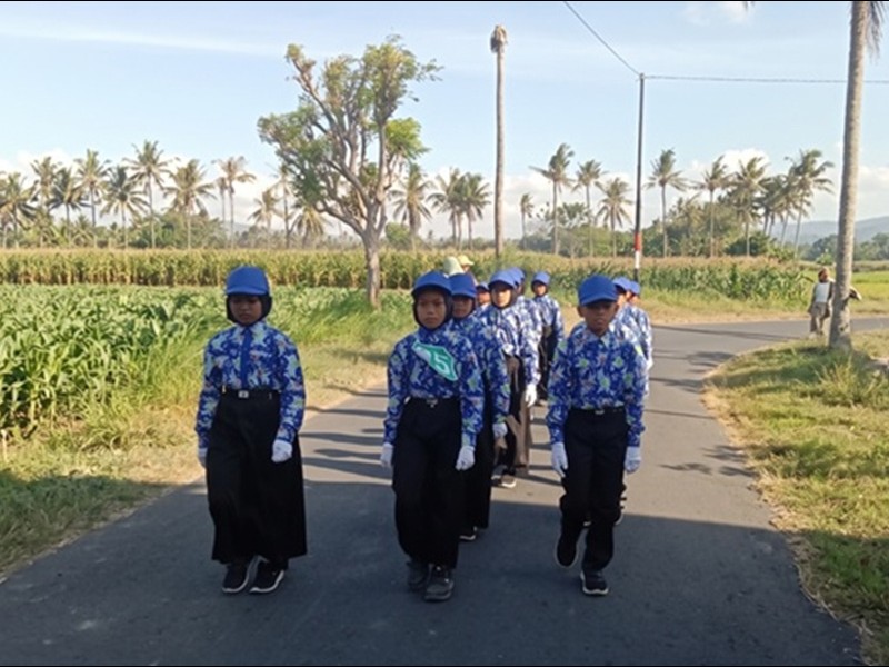 Langkah Tegap Siswa SDN 5 Banyuputih Meriahkan Lomba Gerak Jalan